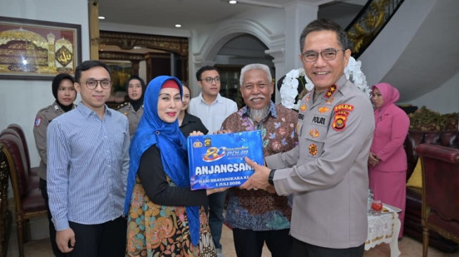 Kapolda Jambi dan Bhayangkari Anjangsana ke Kediaman Purnawirawan Polri